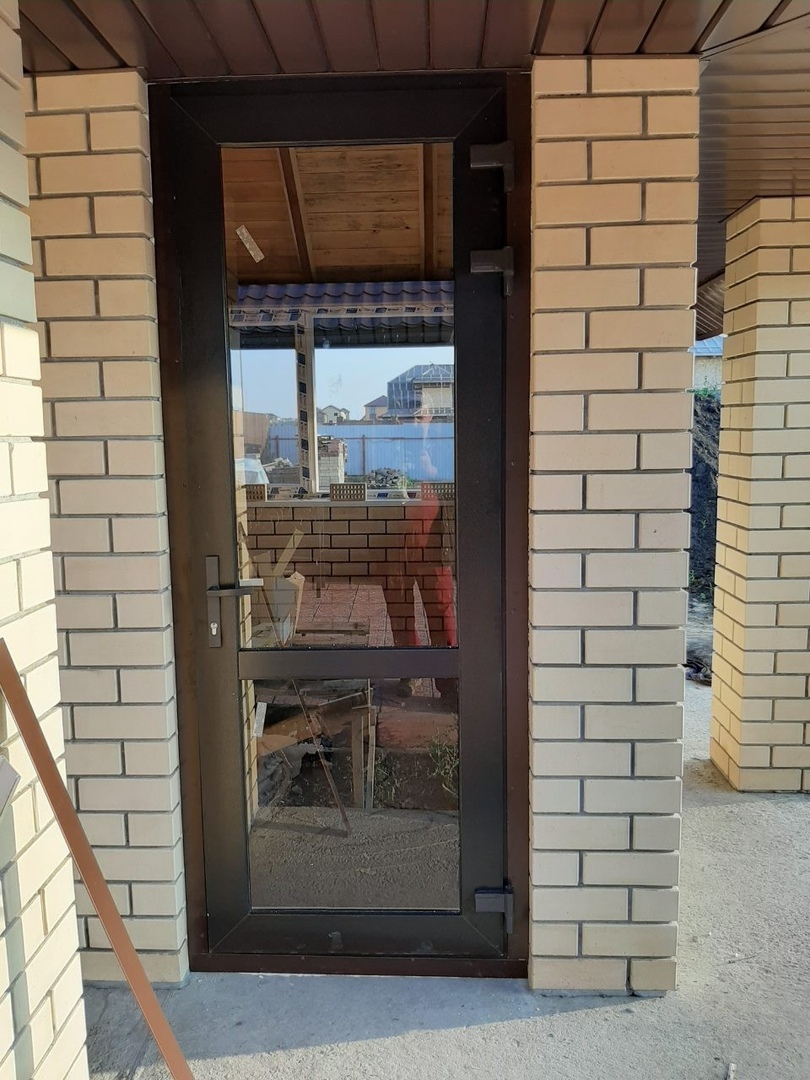 Утепленные уличные двери для загородного дома