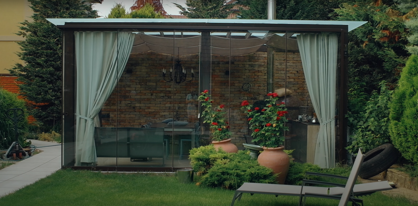 Безрамное остекление беседки под ключ